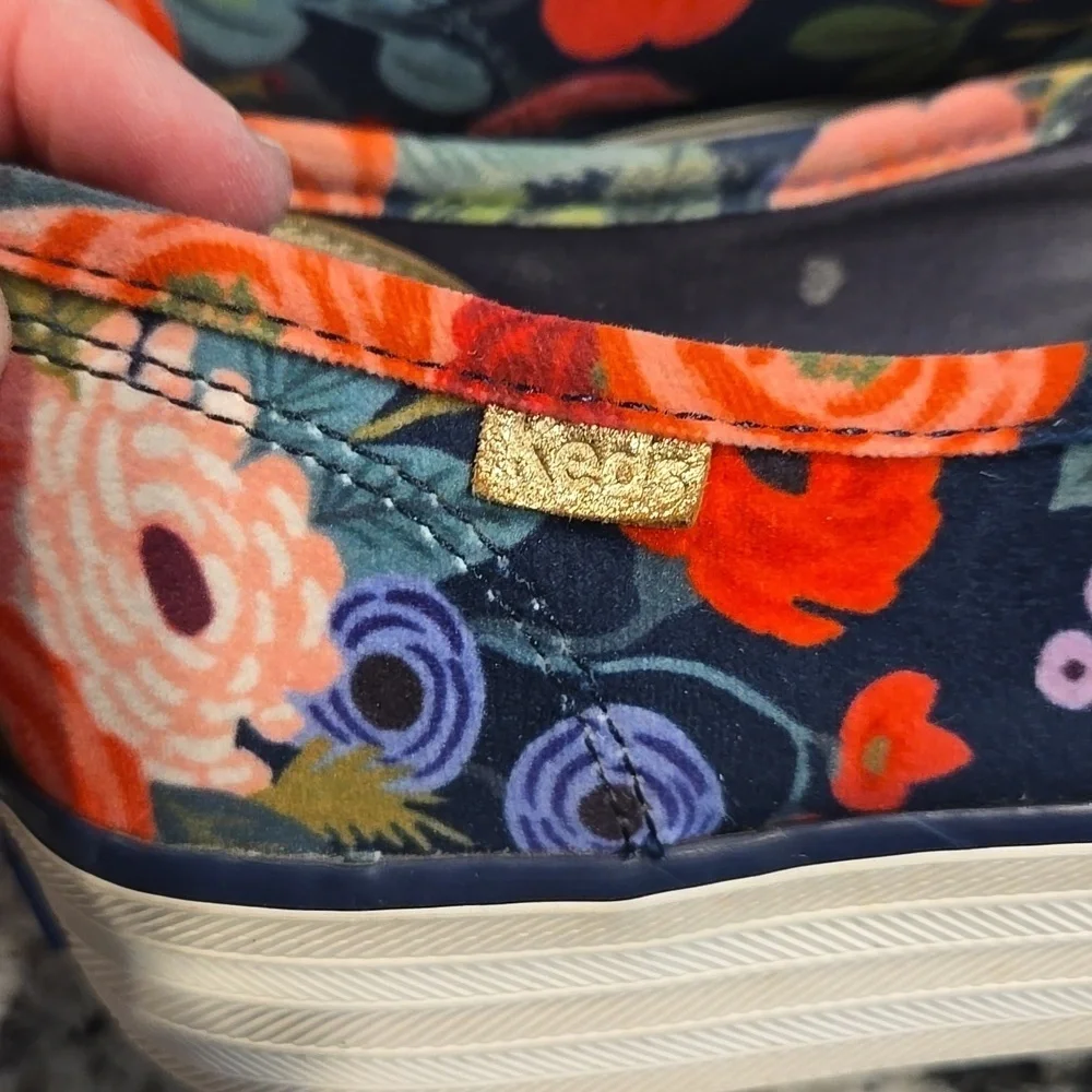 KEDS X RIFLE PAPER CO. TRIPLE DECKER VINTAGE BLOSSOM VELVET SNEAKERS. SIZE 6.